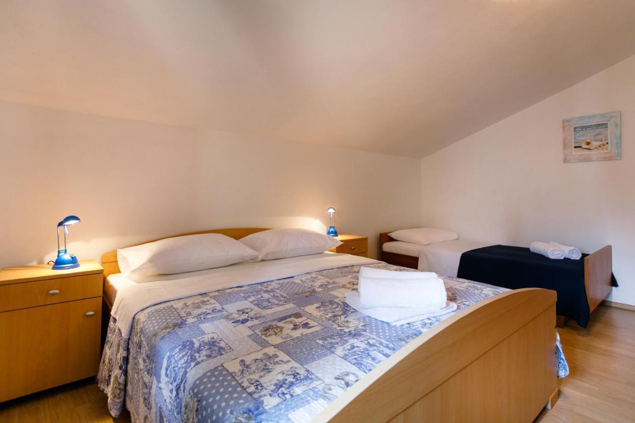 Apartman Sintic Krk Town Exterior foto